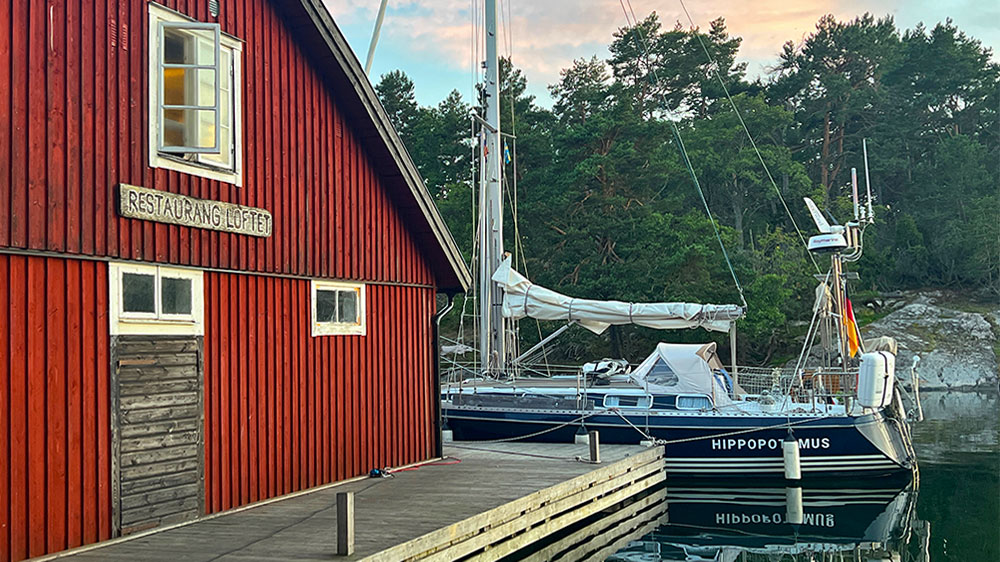blauwasser_marina_schweden_ostschaeren_harstena_laengsseits