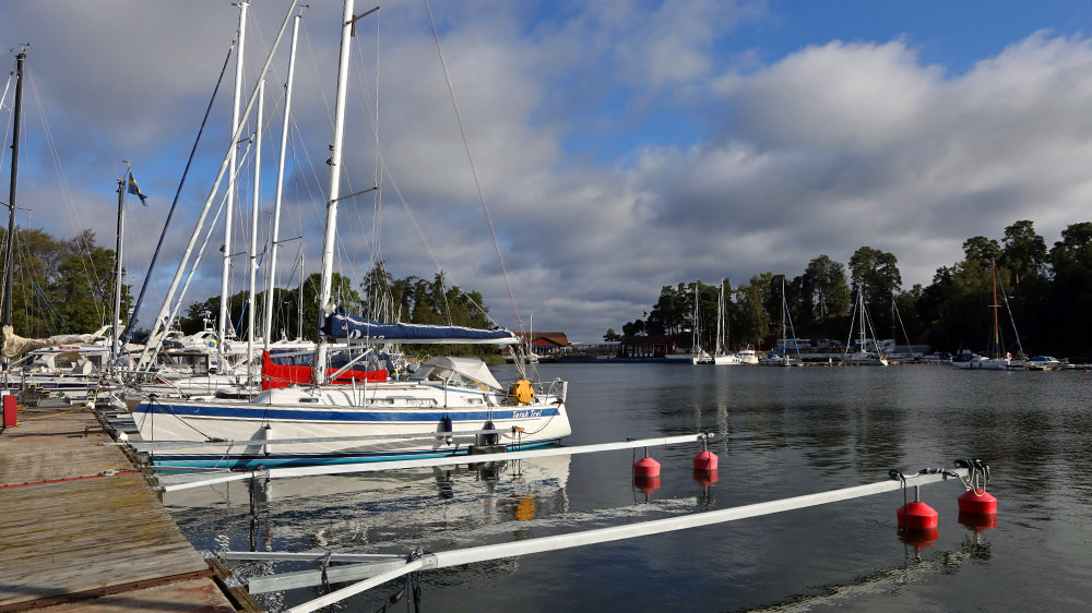 blauwasser_marina_schweden_ostschaeren_skansholmen_stangenausleger