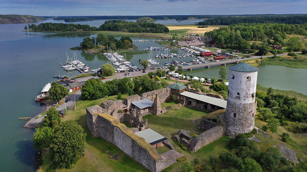 blauwasser_marina_schweden_ostschaeren_stegeborg_burgruine