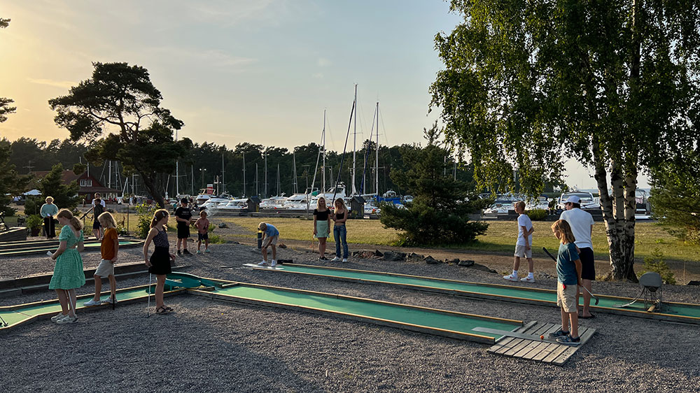blauwasser_marina_schweden_ostschaeren_utoe_minigolf