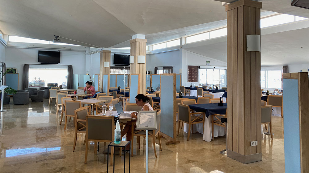 blauwasser_marina_spanien_balearen_arenal_clubgebaeude