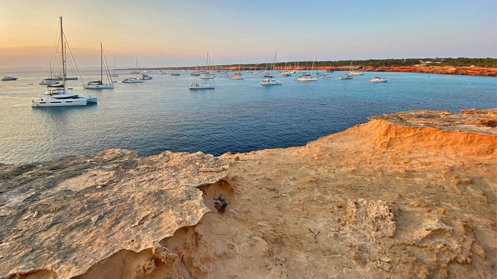 blauwasser_marina_spanien_balearen_cala_saona_voll