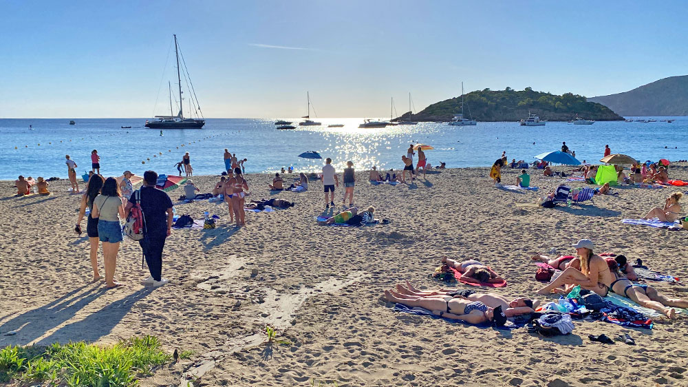 blauwasser_marina_spanien_balearen_sant_elm_strand