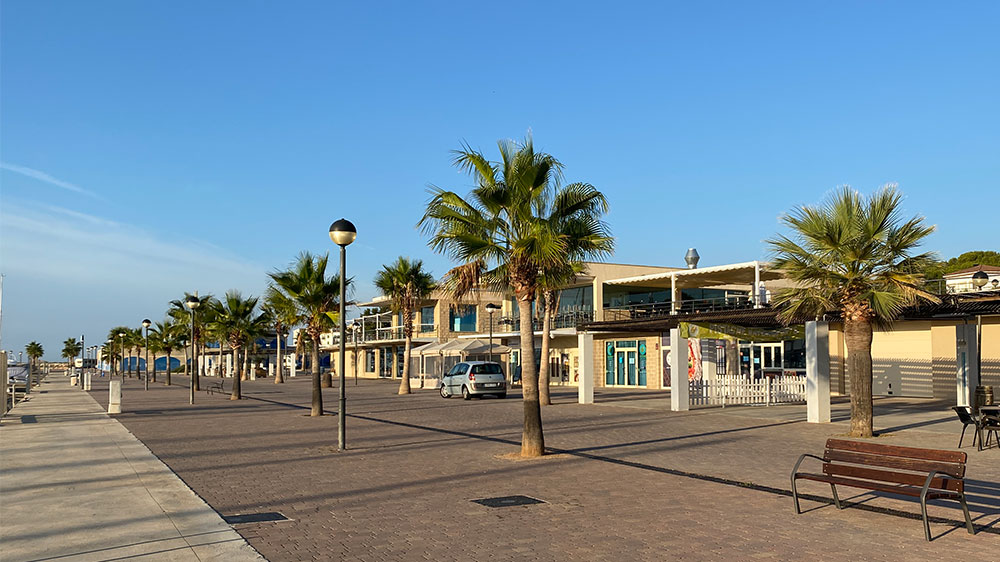 blauwasser_marina_spanien_roda_de_bara_an_land