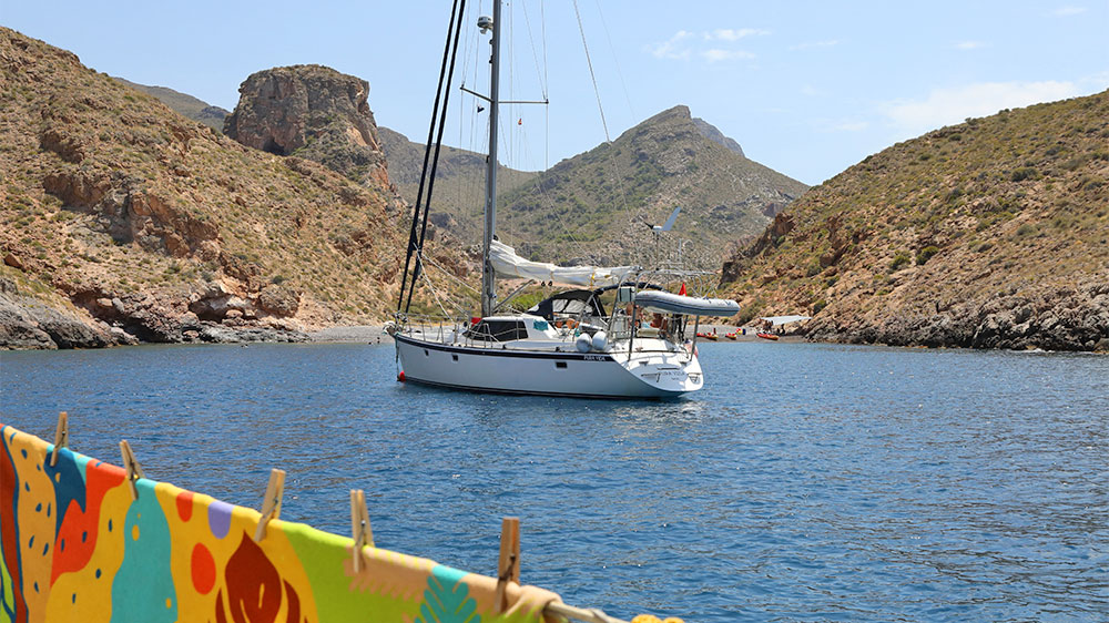 blauwasser_marina_spanien_suedkueste_cala_cerrada_kajakfahrer