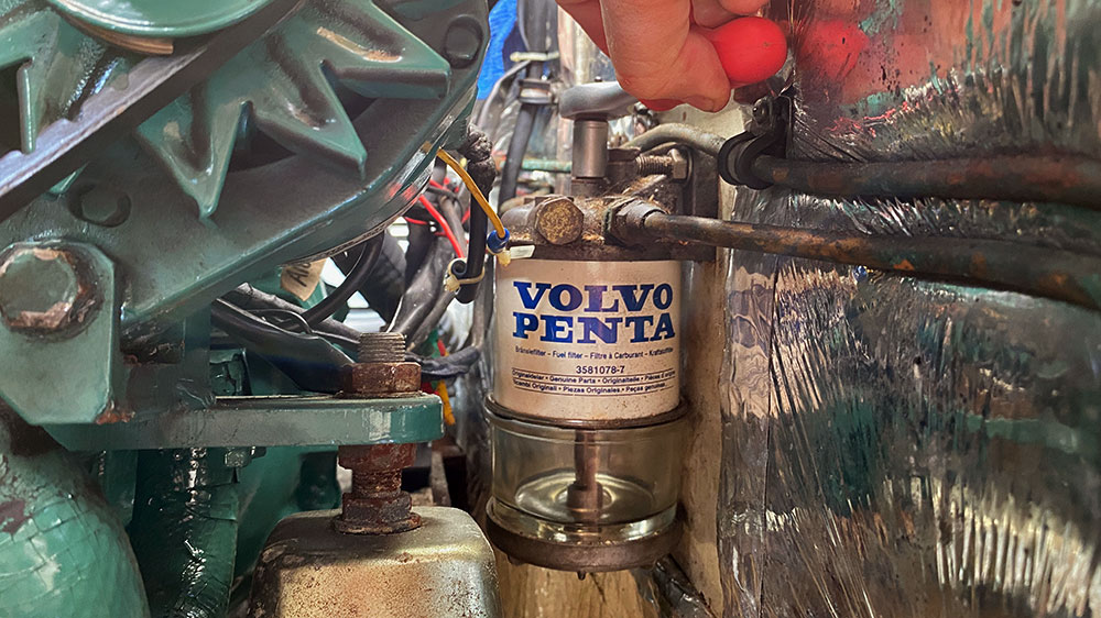 blauwasser_motor_filterwechsel_kraftstofffilter_vorfilter_loesen