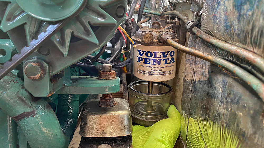 blauwasser_motor_filterwechsel_kraftstofffilter_vorfilter_loesen_2
