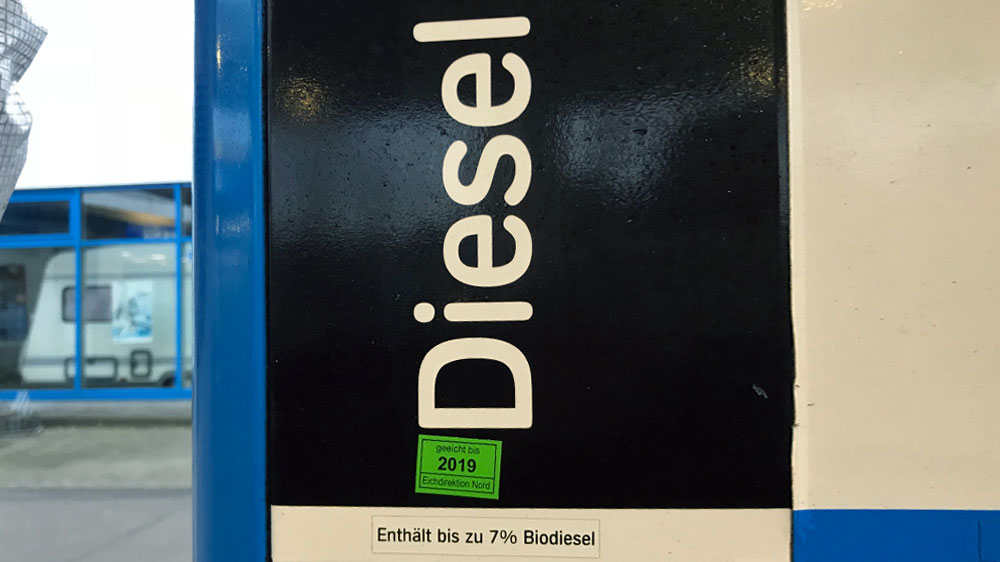 blauwasser_motor_kraftstoffe_diesel_schild_tankstelle