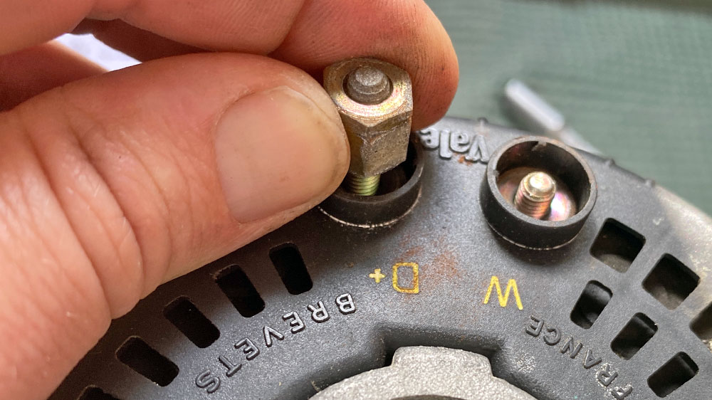 blauwasser_motor_laderegler_lichtmaschine_tausch_abdeckung_2