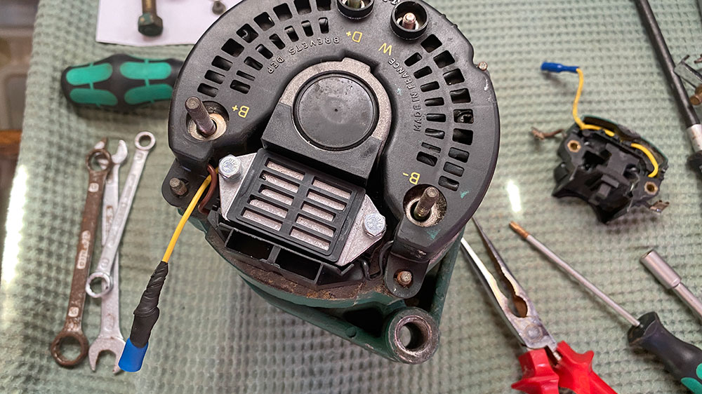 blauwasser_motor_laderegler_lichtmaschine_tausch_umbau