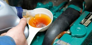 So gelingt der Ölwechsel beim Boot. Eine Foto-Anleitung