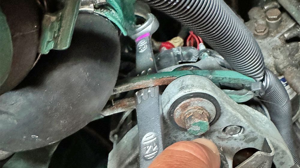 blauwasser_motor_wartung_keilriemenwechsel_druck