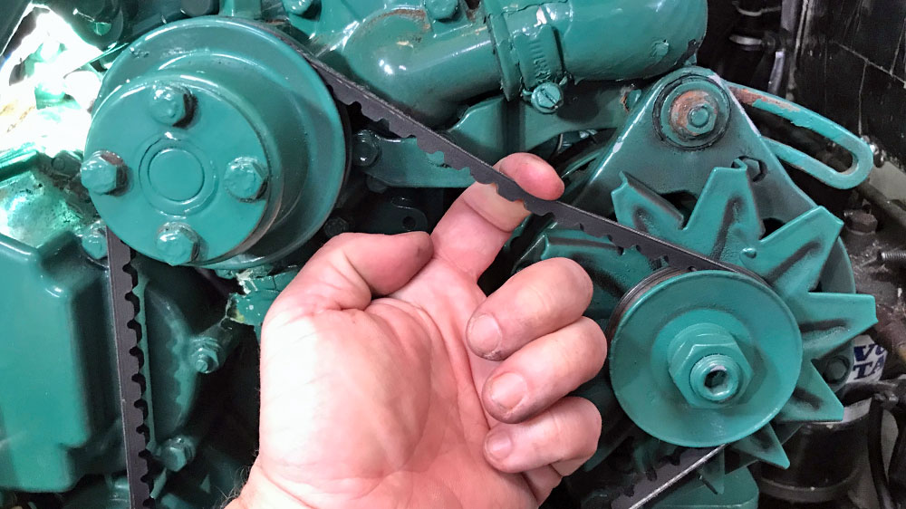 blauwasser_motor_wartung_keilriemenwechsel_spannung2