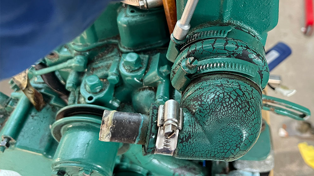 blauwasser_motor_wartung_kuehlkreislauf_gummikappen