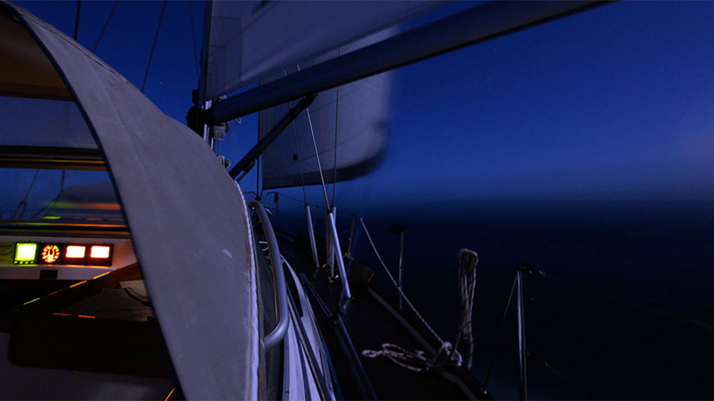 blauwasser_nachtfahrt_nachtsegeln_yacht_atmosphaere