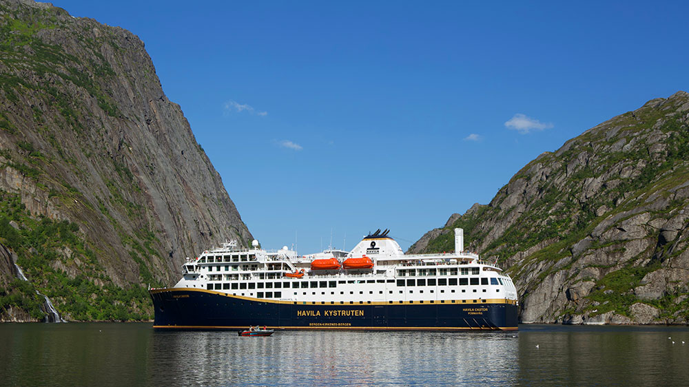 blauwasser_naturhafen_norwegen_lofoten_trollfjord_kreuzfahrt