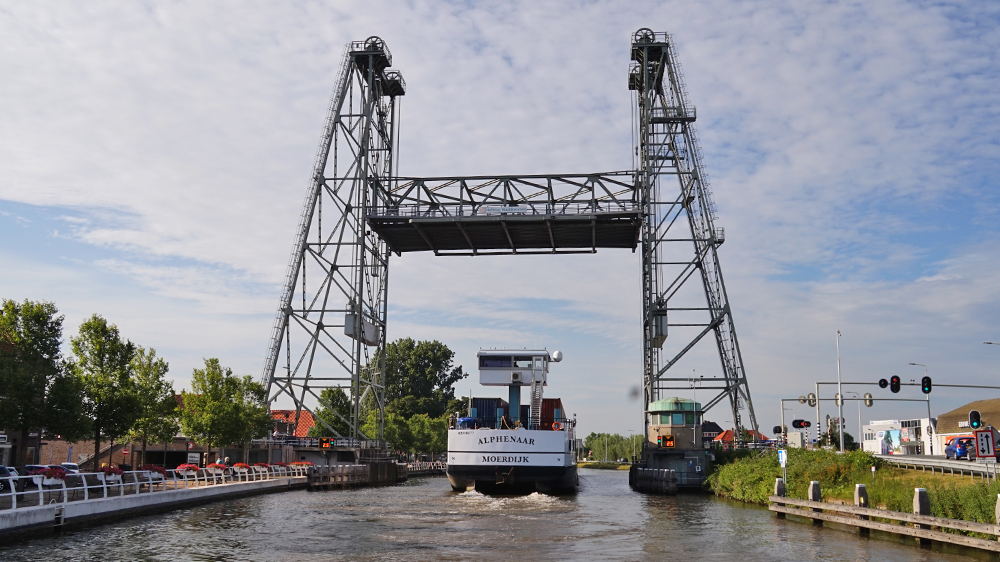 blauwasser_niederlande_stehende_mastroute_sued_bruecke_rot_gruen
