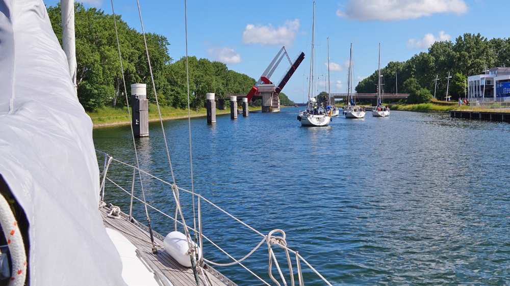 blauwasser_niederlande_stehende_mastroute_sued_bruecke_takt