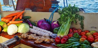 Lagerung von Obst und Gemüse auf einer Yacht