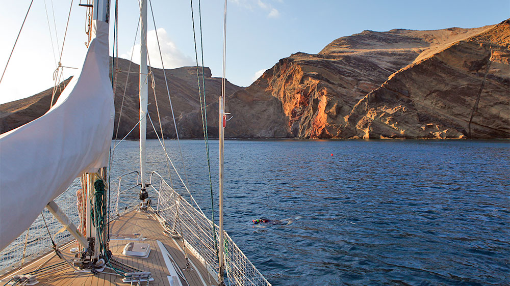 blauwasser_portugal_hafen_madeira_enseada_da_abra_ankern