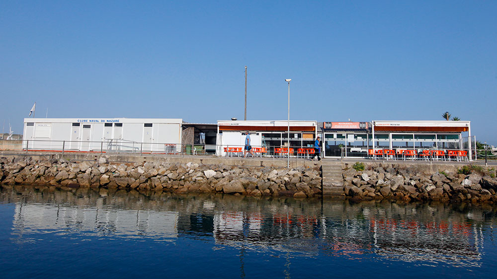 blauwasser_portugal_hafen_nazare_container