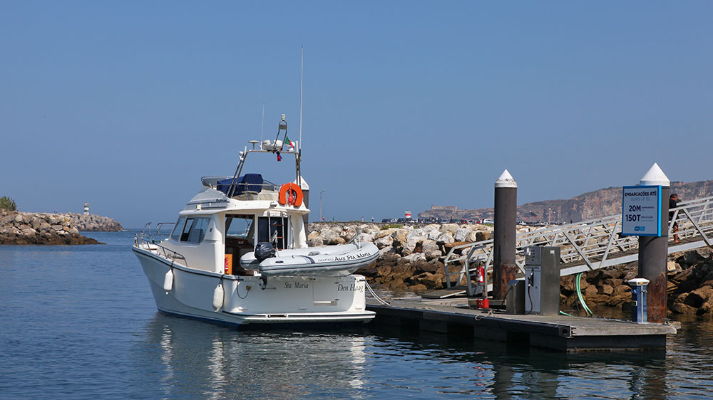 blauwasser_portugal_hafen_nazare_tankstelle