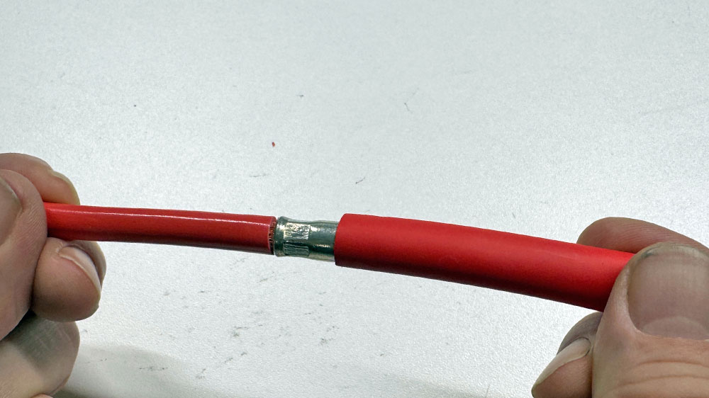 blauwasser_praxistipp_elektrik_kabel_verbinden_gross_schrupfschlauch_aufschieben