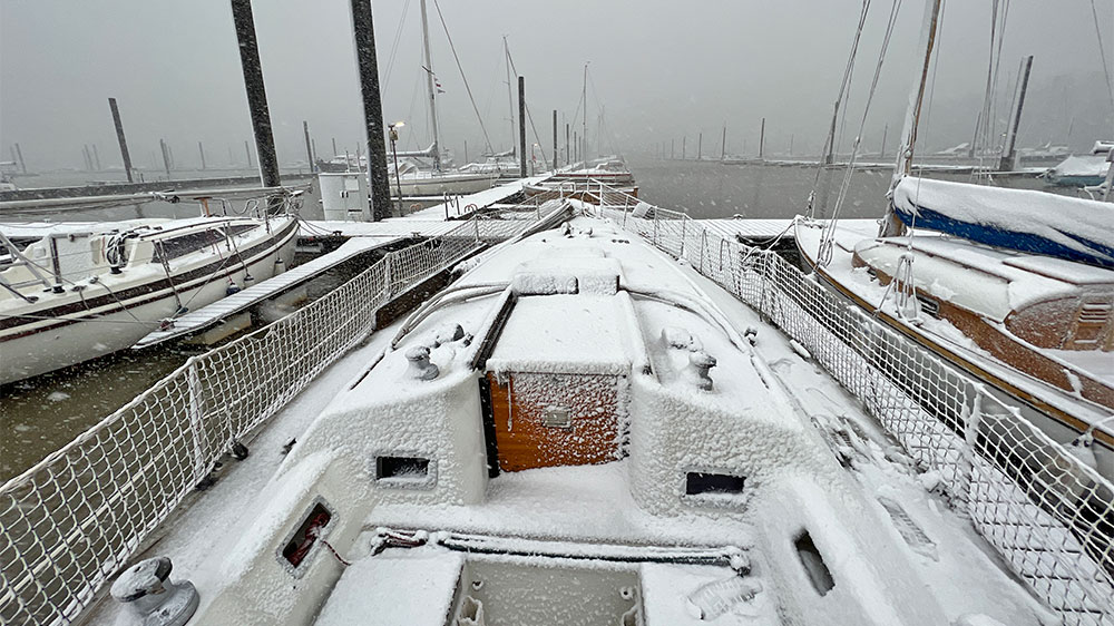 blauwasser_praxiswissen_yacht_ueberwintern_schnee