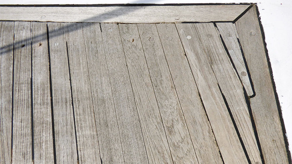 blauwasser_refit_teakdeck_verfugen_alte_fugen
