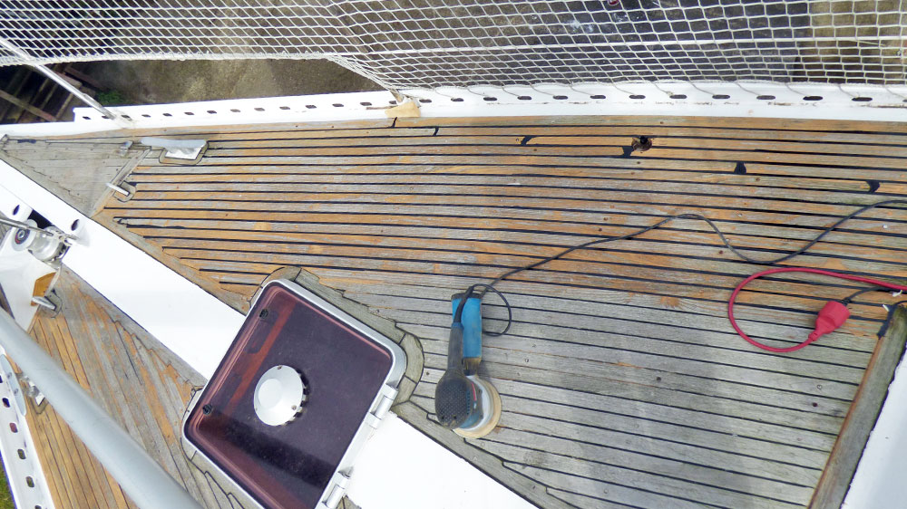 blauwasser_refit_teakdeck_verfugen_schleifen