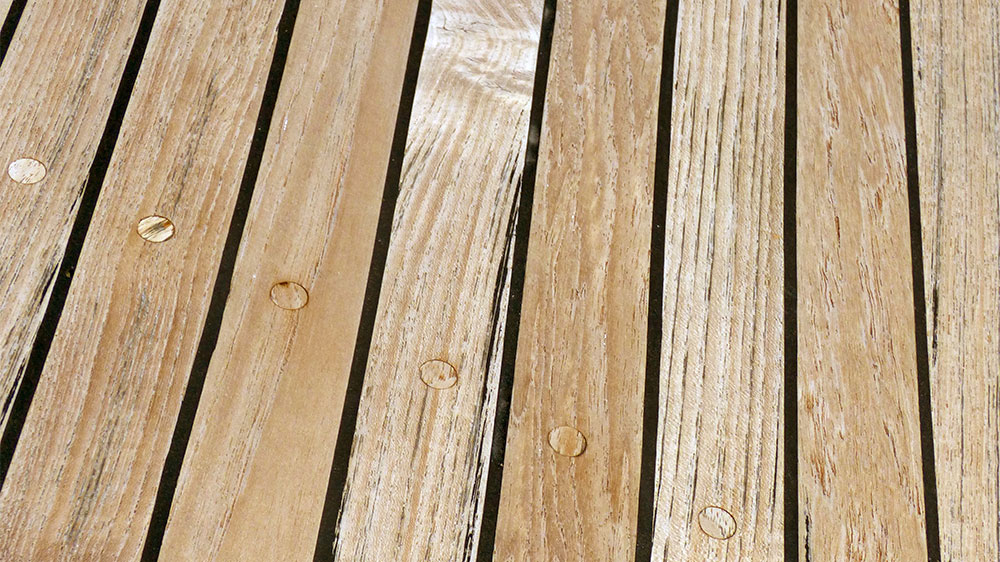 blauwasser_refit_teakdeck_verfugen_schleifen_fertig