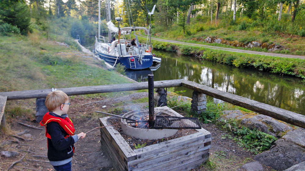 blauwasser_revier_schweden_goeta-kanal_kinder_grill
