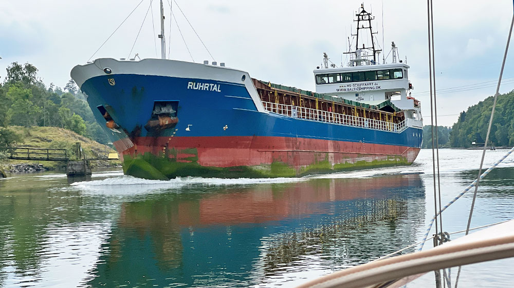 blauwasser_revier_trollhaette_kanal_schweden_frachter