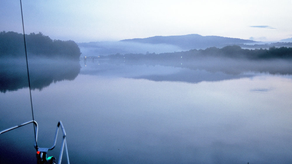 blauwasser_revier_trollhaette_kanal_schweden_nebel