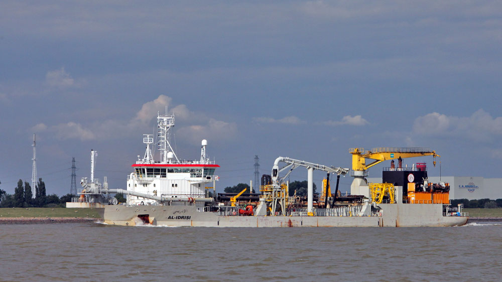 blauwasser_reviere_segeln_deutschland_elbe_bagger