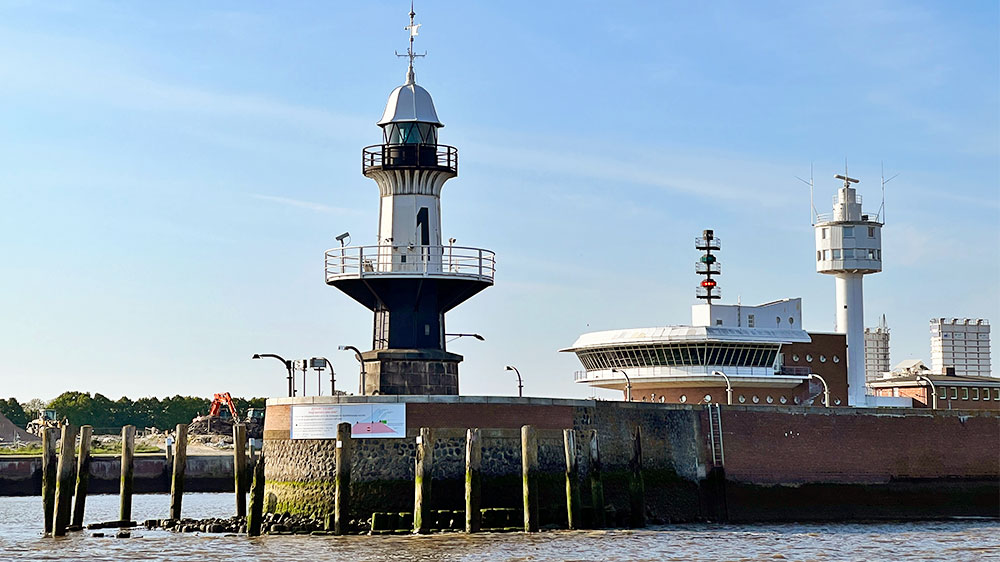 blauwasser_reviere_segeln_deutschland_elbe_leitstelle