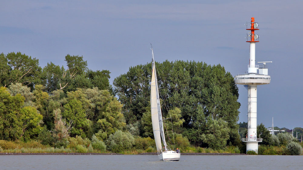 blauwasser_reviere_segeln_deutschland_elbe_radarturm