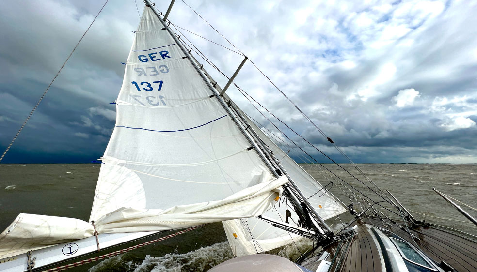 blauwasser_reviere_segeln_deutschland_elbe_wind