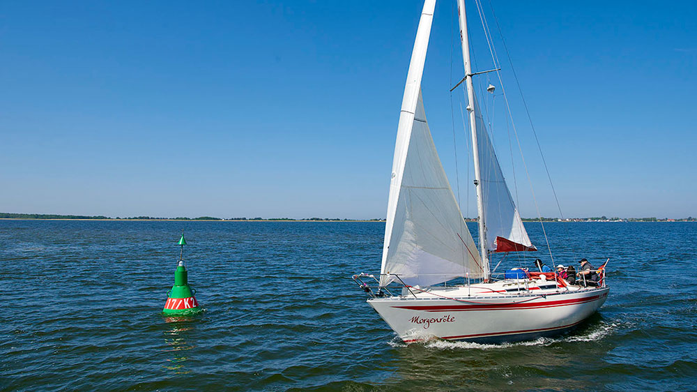 blauwasser_revierinformation_ruegen_fahrwassertonne