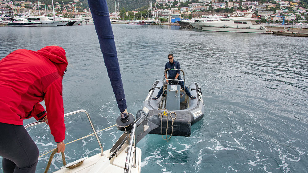 blauwasser_revierinformation_spanien_mittelmeer_costa_brava_hafenpersonal