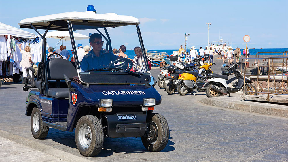 blauwasser_revierreportage_liparische_inseln_panarea_golfcar