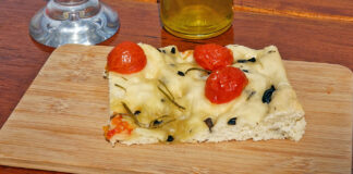 Rezept: Focaccia mit Tomaten und Rosmarin
