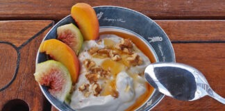 Rezept: griechischer Joghurt mit Obst und Nüssen