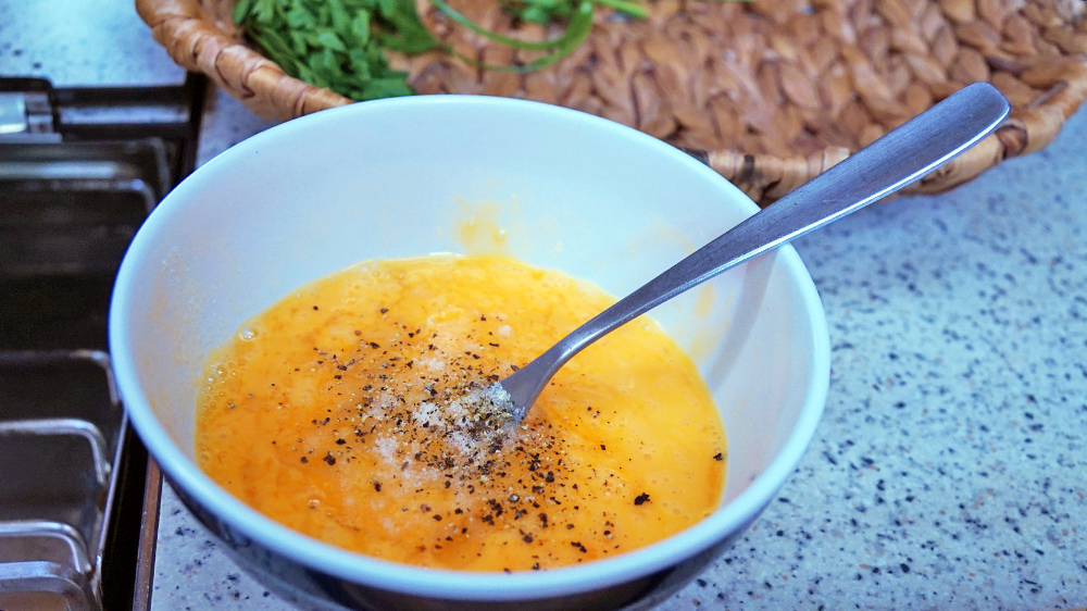 blauwasser_rezepte_griechisches_omelett_vorbereitung