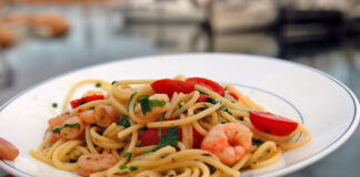Rezept: Pasta mit Shrimps und Cocktailtomaten