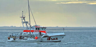 Seenotretter befreien Segler aus gefährlicher Lage