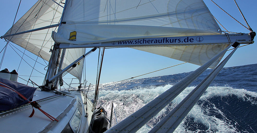 blauwasser_segel_ausbaumen_anleitung_zwei_baeume