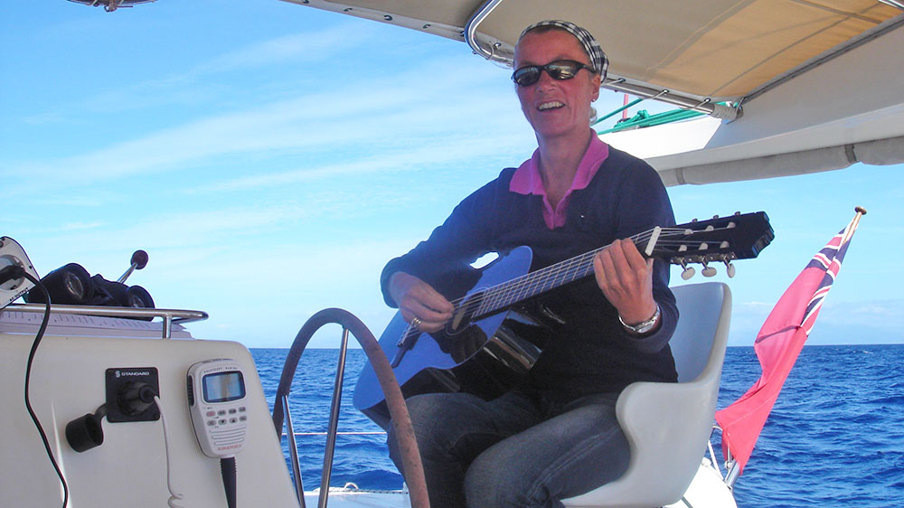 blauwasser_segel_hobbys_an_bord_gitarre