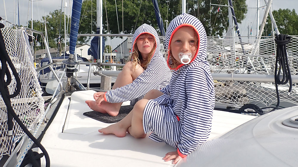 blauwasser_segelbekleidung_kinder_famile_kuschelanzug
