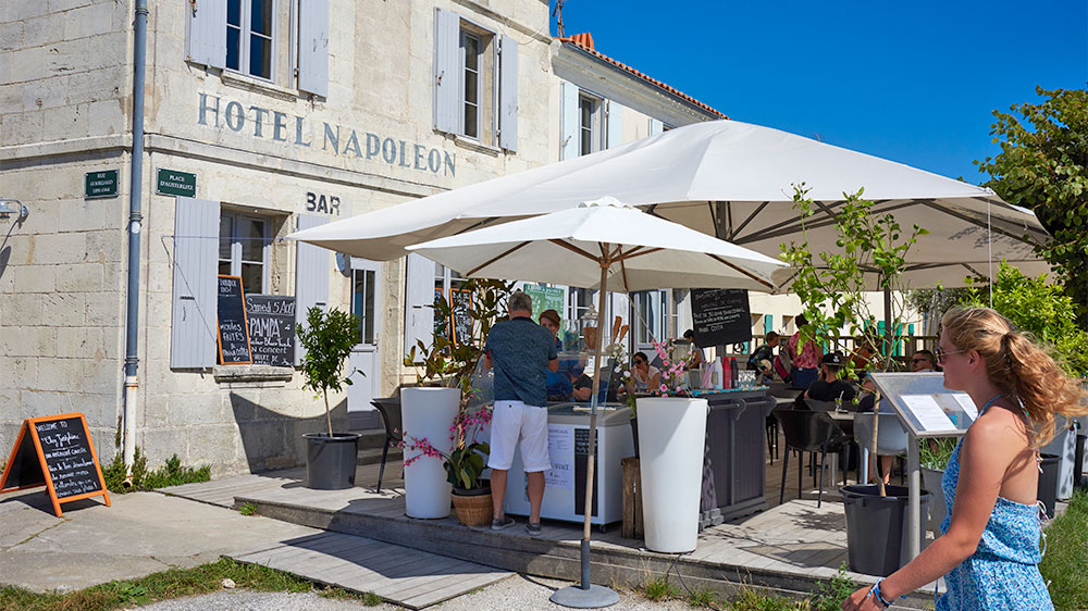 blauwasser_segeln_charter_atlantik_biskaya_frankreich_ile_de_aix_hotel_napoleon